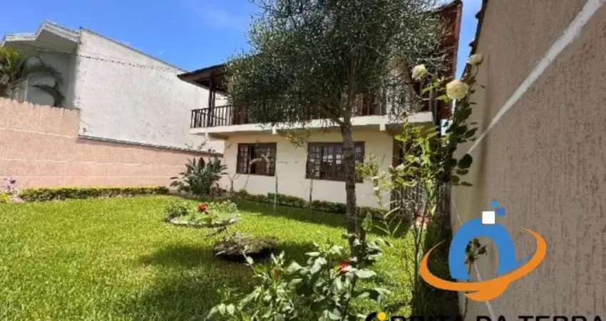 Maravilhosa Casa à Venda em Pinhais-PR, Bairro Emiliano Perneta: 3 Quartos, 2 Banheiros, 2 Vagas de Garagem, 230m² de Área. Venha Conferir!
