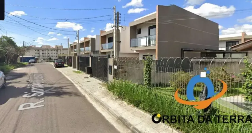 Casa de 3 quartos com suíte e 3 vagas de garagem à venda em Curitiba-PR, bairro Uberaba: confira já!