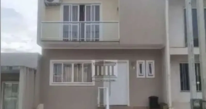 Imperdível: Casa à venda em Curitiba-PR, bairro Tatuquara, 3 quartos, 1 suíte, 1 sala, 4 banheiros, 4 vagas, 240m².