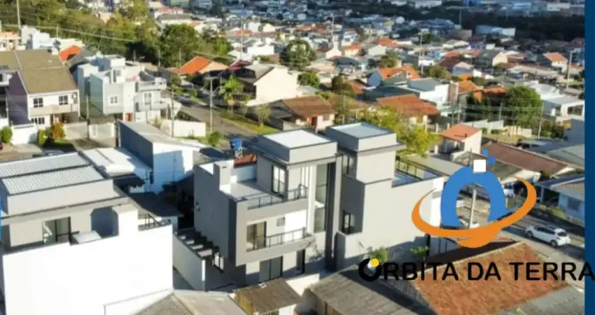 Imperdível Sobrado à venda em Curitiba-PR, no bairro Uberaba: 3 quartos, 1 suíte, sala, 4 banheiros, 1 vaga, 122m².