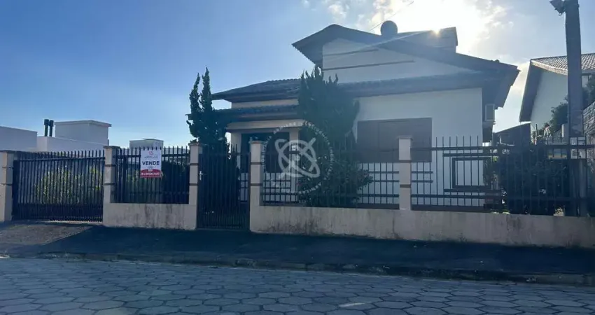 Casa Semimobiliada no bairro Urussanguinha