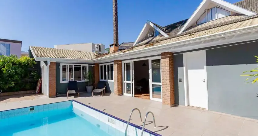 Casa lindíssima, com piscina, edícula com churrasqueira , 3 quartos, R$ 1.350.000,00 à vista em Santa Felicidade, Curitiba