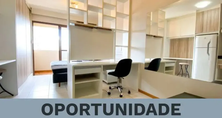 Studio mobiliado à venda em condomínio completo – andar alto e face norte no centro de curitiba