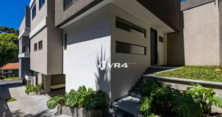 Casa no bairro ahu, 3 quartos em condominio de somente 3 casas .