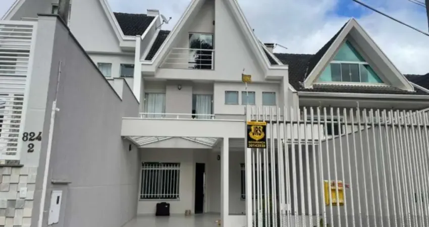 Casa com 3 quartos para alugar na Rua Ivo Ferro, 824, Uberaba, Curitiba