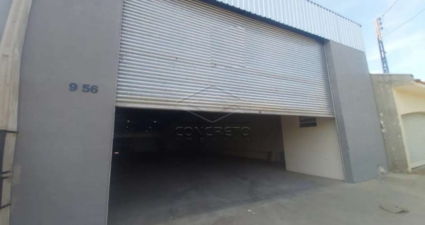 Excelente galpão com cerca de 230m², porta elétrica em ótima localização!!!