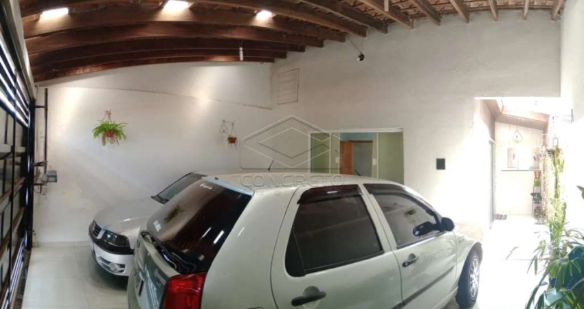 Casa lindíssima!  3 Dormitórios (1 Suite) - Garagem para 2 Carros!
