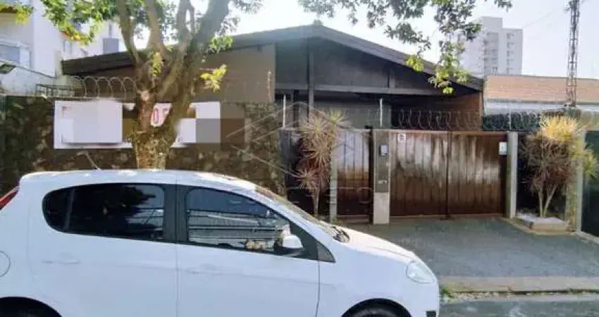 CASA AMPLA COM 05 DORMITÓRIOS PRÓXIMA A AVENIDA GETÚLIO VARGAS E USP
