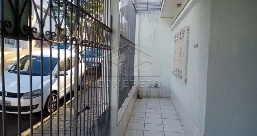 Linda casa na rua SILVA JARDIM!