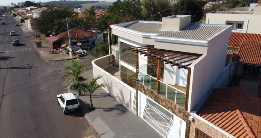 Linda Casa Sobrado no Jardim Flamboyant