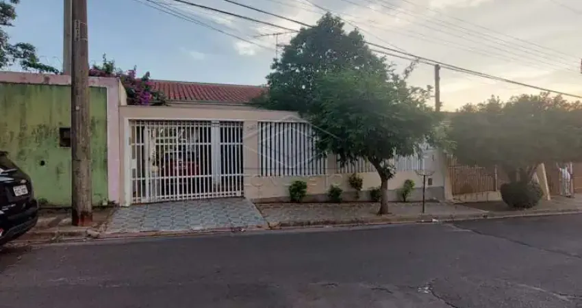 Excelente residência com 03 dormitórios - Jardim Alvorada