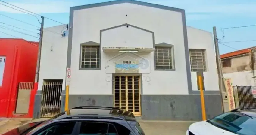 Salão comercial com uma área de 330 metros no centro da cidade