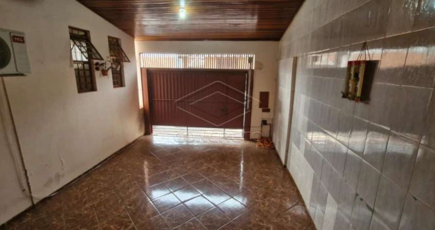 Casa com 03 dormitórios - Próxima ao Confiança Rodoviária