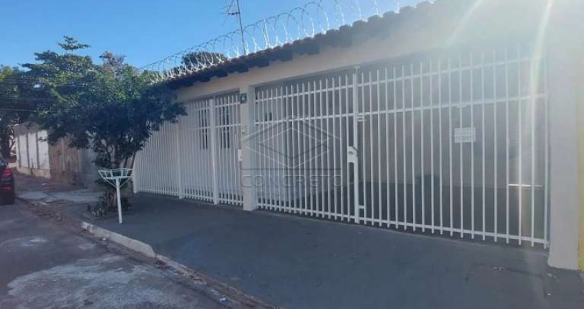 Residência com 02 dormitórios - Vila Dutra