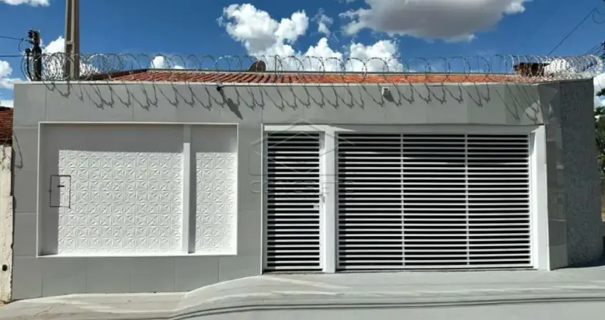 Residência com 03 dormitórios - Vila Pacífico