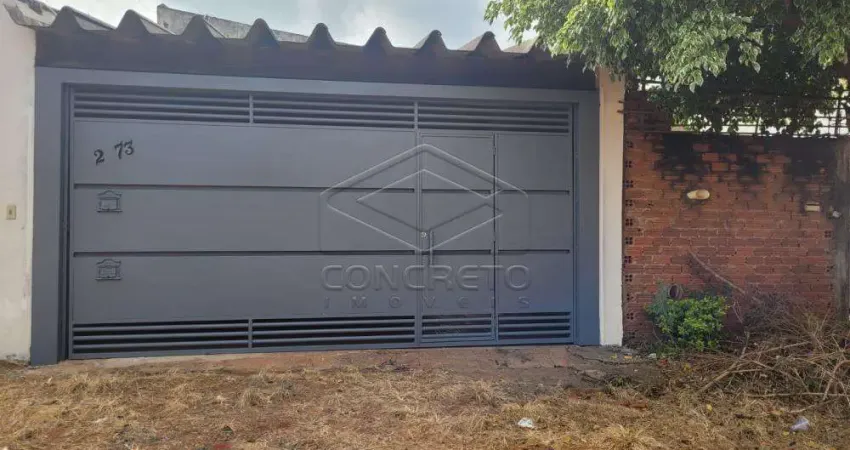 Casa com 02 dormitórios no Jardim Ivone