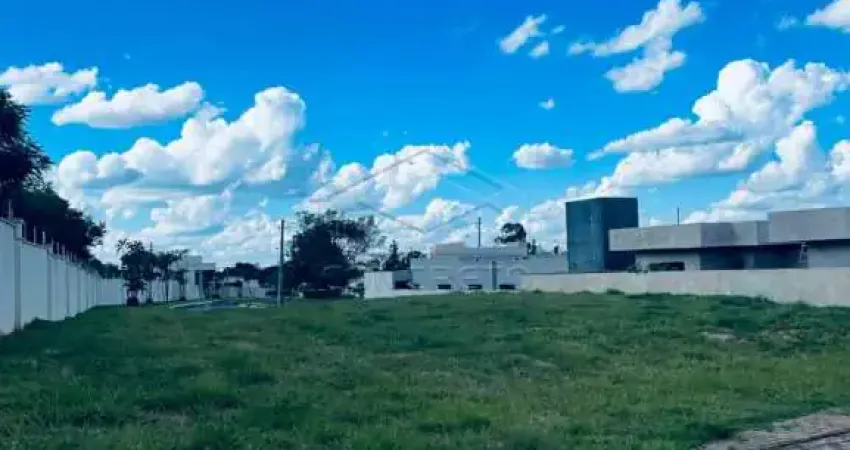 Terreno em condomínio fechado à venda no Jardim Shangri-Lá, Bauru 