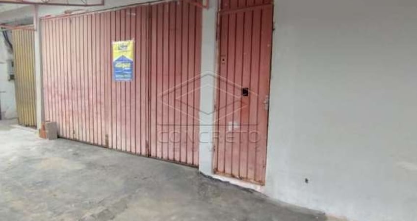 02 residências com 02 dormitórios + Salão com banheiro