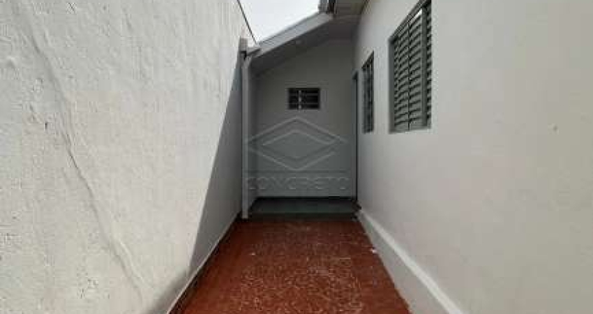 CASA COM 2 DORMITÓRIOS, RECÉM REFORMADA PRÓXIMO AO TAUSTE DA RIO BRANCO. VILA SANTA CLARA, BAURU/SP
