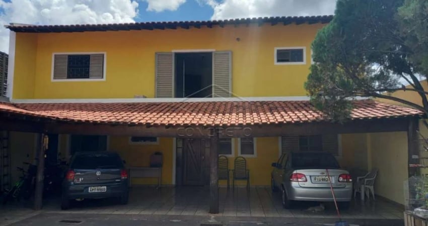 EXCELENTE RESIDÊNCIA COM 03 DORMITÓRIOS SENDO 1 SUÍTE. JARDIM CAROLINA, BAURU/SP