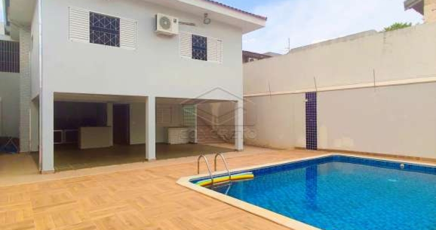 LINDA CASA COM 03 DORMITÓRIOS E PISCINA NO JARDIM AMÉRICA