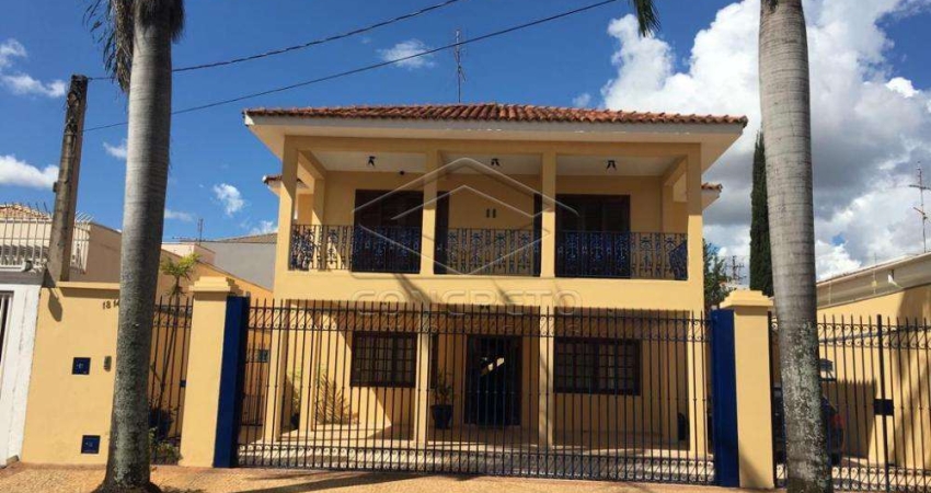 Casa Ampla com 4 Dormitórios e 3 Vagas - Próxima à UniCesumar