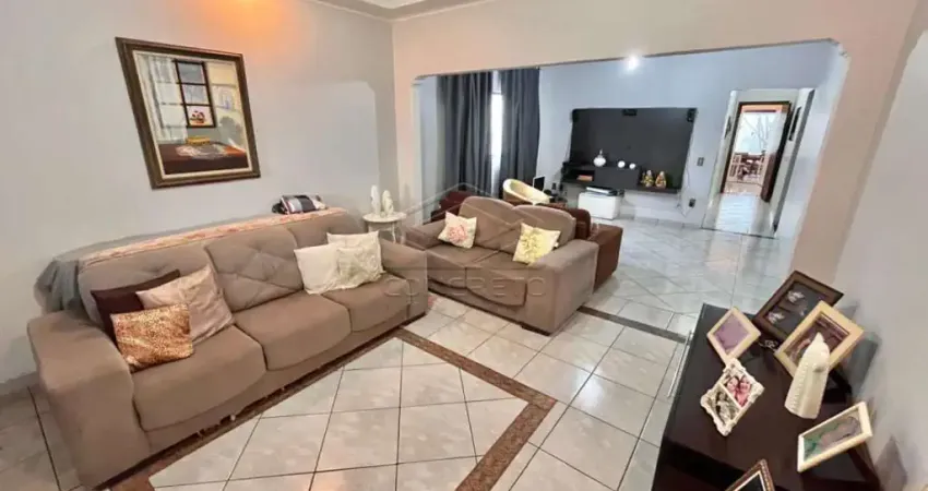 Casa com 4 quartos à venda no Jardim Itamaraty, Lençóis Paulista 