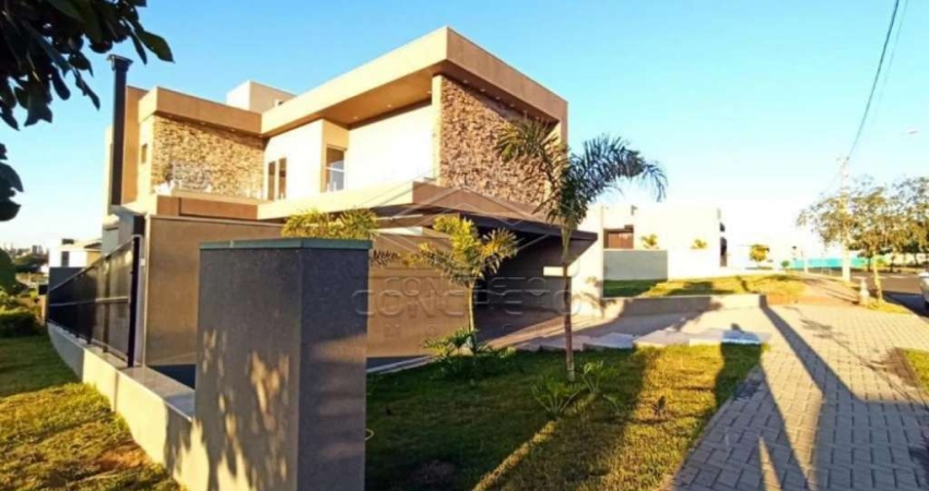 LINDA CASA DE ALTO PADRÃO NO TAMBORÉ COM TRÊS SUÍTES