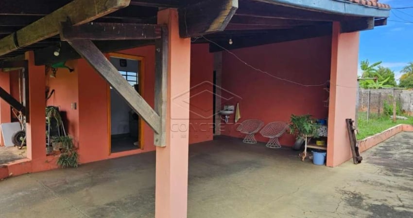 CASA COM PISCINA EM CONDOMÍNIO