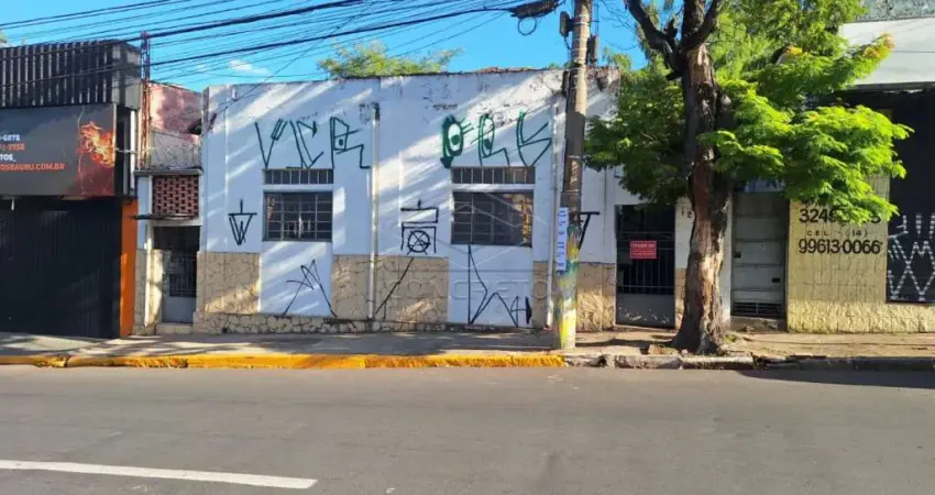 Ótimo Terreno Comercial - Casa existente pode ser demolida ou reformada