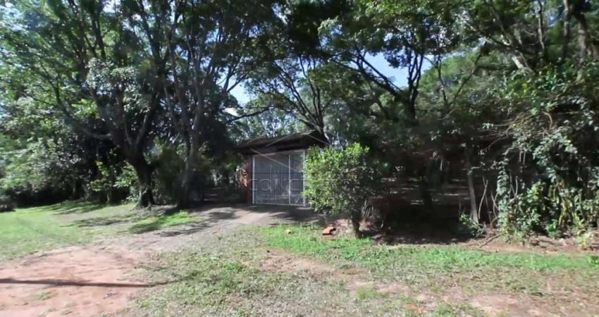 LINDA CHÁCARA COM 3 DORMITÓRIOS E AREA DE LAZER COMPLETA