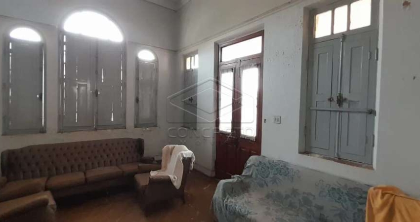Casa com 3 quartos para alugar no Centro, Jaú 
