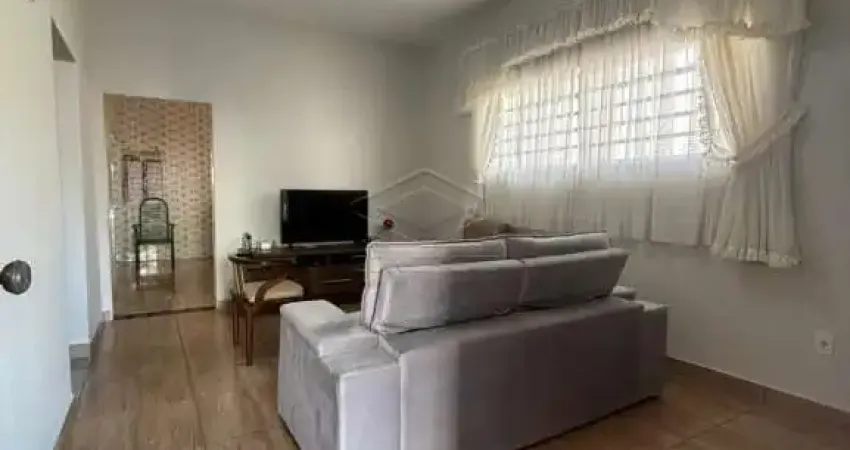 Casa de esquina à venda - a 1 quadra do Boulevard Shopping