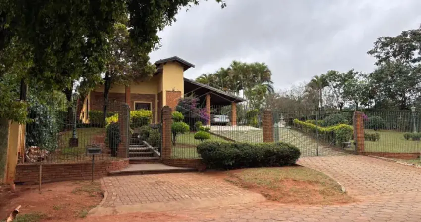 Casa térrea com terreno de 3.000 m² e 585 m² de área construída - shangrilá