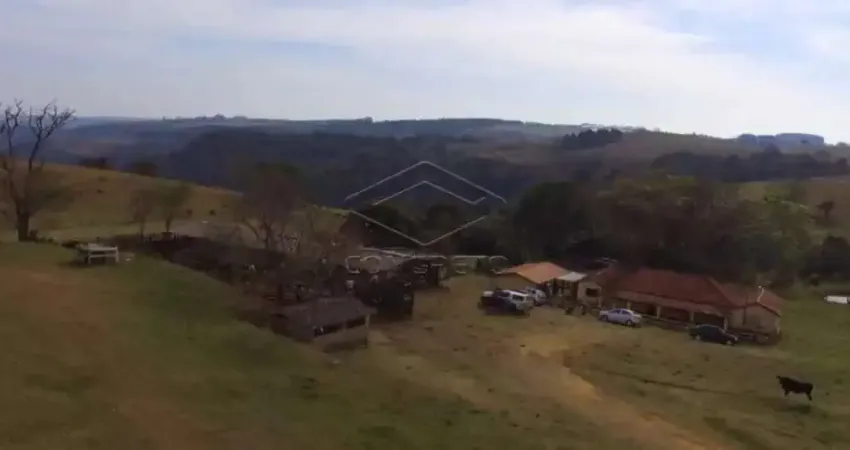 Fazenda com 36 alqueires localizada ao lado da cuesta, em pardinho/sp