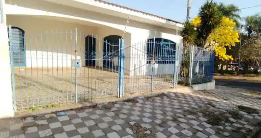 Casa com 3 quartos para alugar na Vila Souto, Bauru