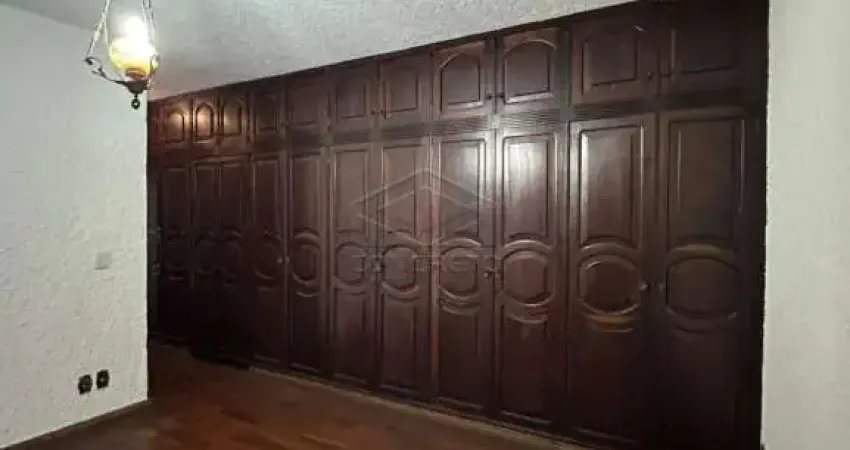 Casa com 3 quartos para alugar na Vila Santo Antônio, Bauru