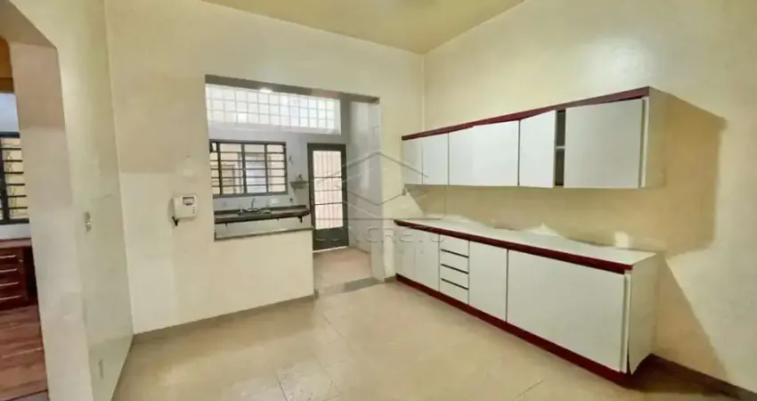 Casa com 3 quartos para alugar no Centro, Jaú