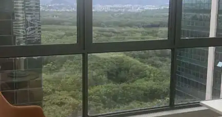 Quatro Paredes Imobiliária vende excelente sala comercial na Barra da Tijuca condomínio CEO  pronta para uso! Sala com 54m², localizada no 13º anda