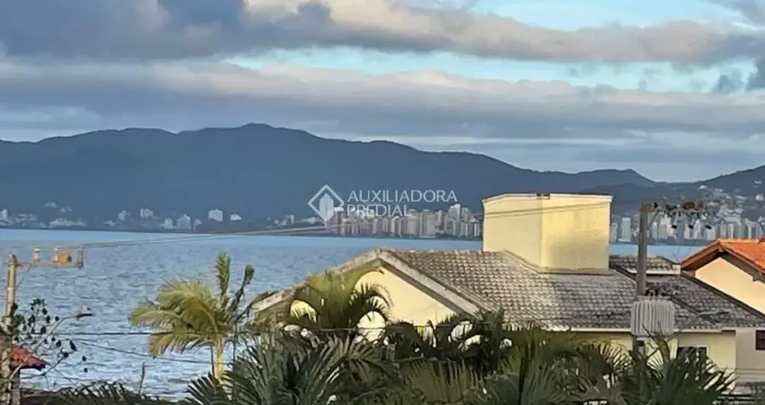 Casa com 4 quartos à venda na Rua José de Araújo, 27, Barreiros, São José
