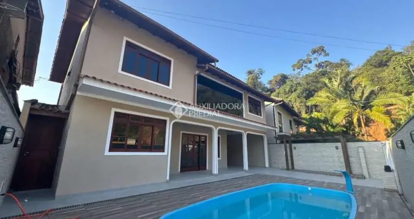 Casa com 6 quartos à venda na Nossa Senhora de Fátima, 1000, Aririu, Palhoça