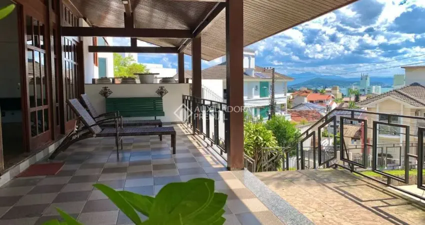 Casa com 4 quartos à venda na Mário Cândido da Silva, 18, Abraão, Florianópolis