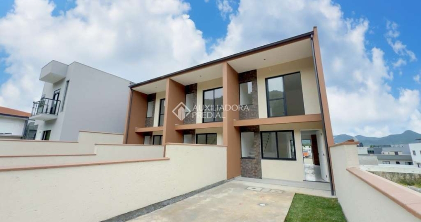 Casa com 2 quartos à venda na das Safiras, 10, Sertão do Maruim, São José