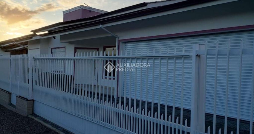 Casa com 3 quartos à venda na Servidão Nelzi Francisco, 28, Areias de Baixo, Governador Celso Ramos