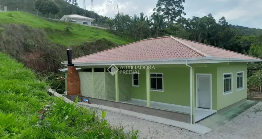 Casa com 3 quartos à venda na Prefeito João Brasil de Azevedo, 1, Encruzilhada, Biguaçu