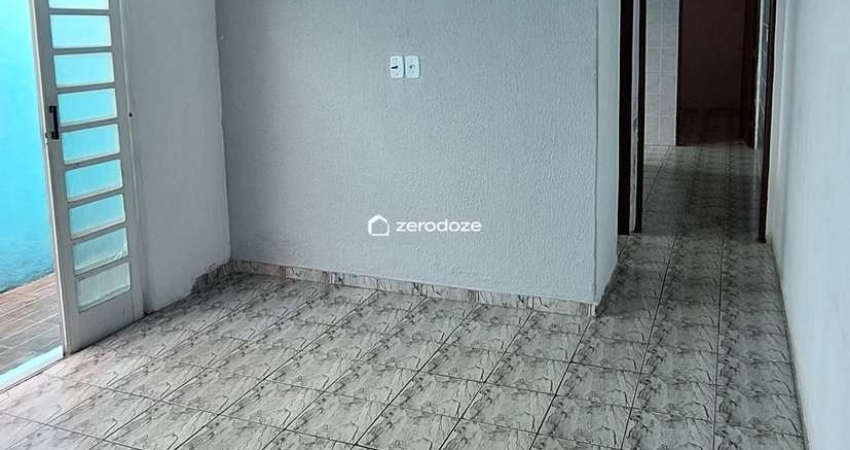 Casa 125m² (53m² const), 2qt, 1ban, edícula, 2vagas, cozinha, sala.