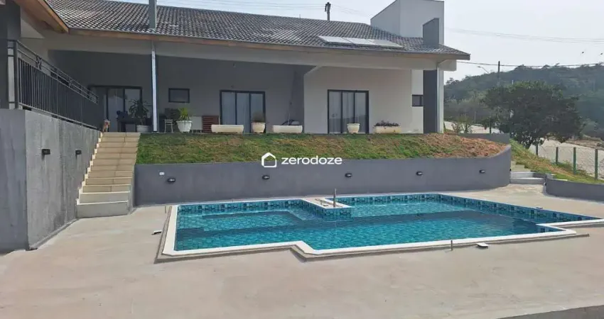 Casa em Condomínio no Parque Vale dos Lagos em Jacareí