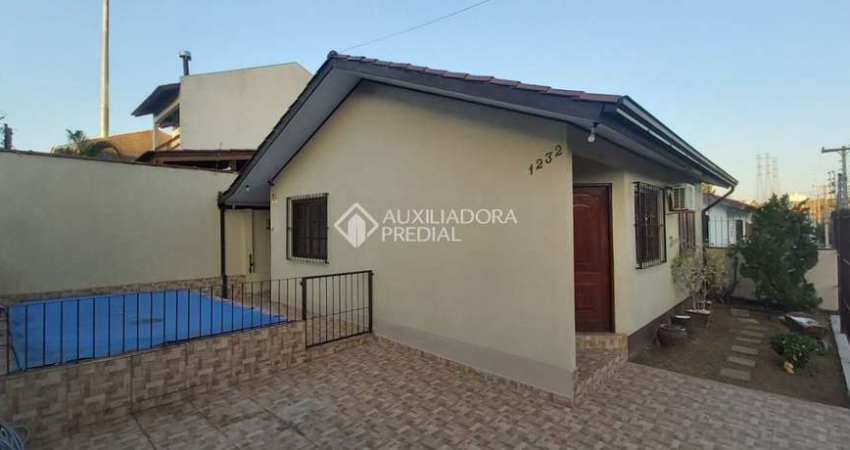Casa com 2 quartos para alugar na Rua Canários, 1232, Jardim Algarve, Alvorada