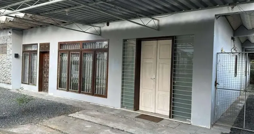 Casa à venda no América, Joinville 