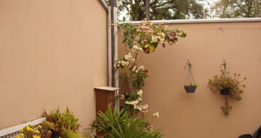 CASA COM 3 DORMITÓRIOS OS 3 COM ARMÁRIOS NO JARDIM CICA